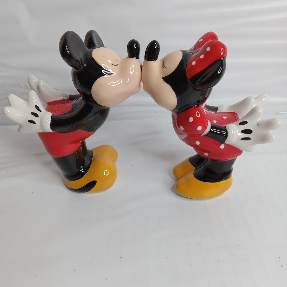 Disney salt and pepper shakers